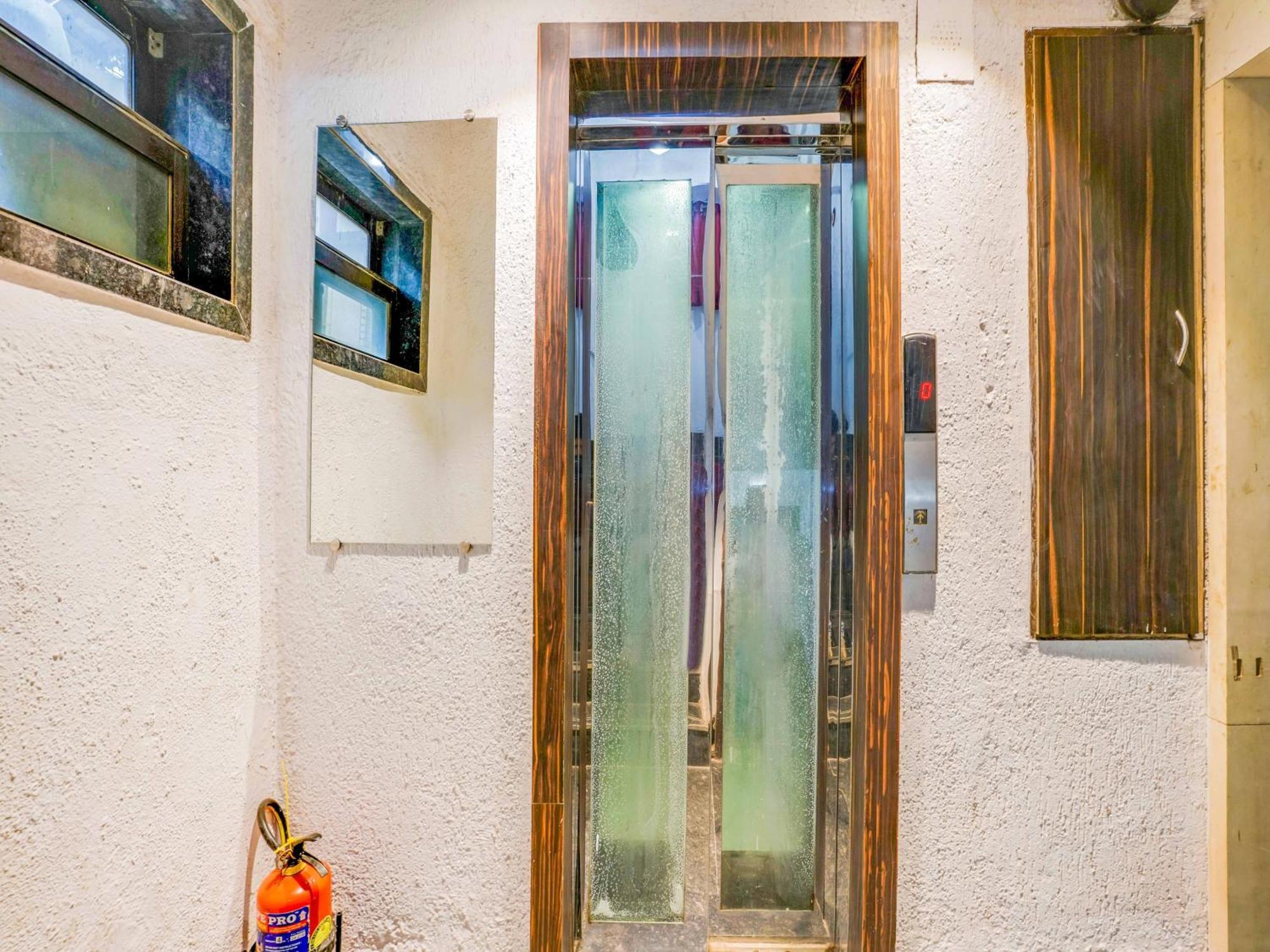 Super Hotel O Seawoods Near Palm Beach Road Formerly Sai Roop ナビムンバイ エクステリア 写真