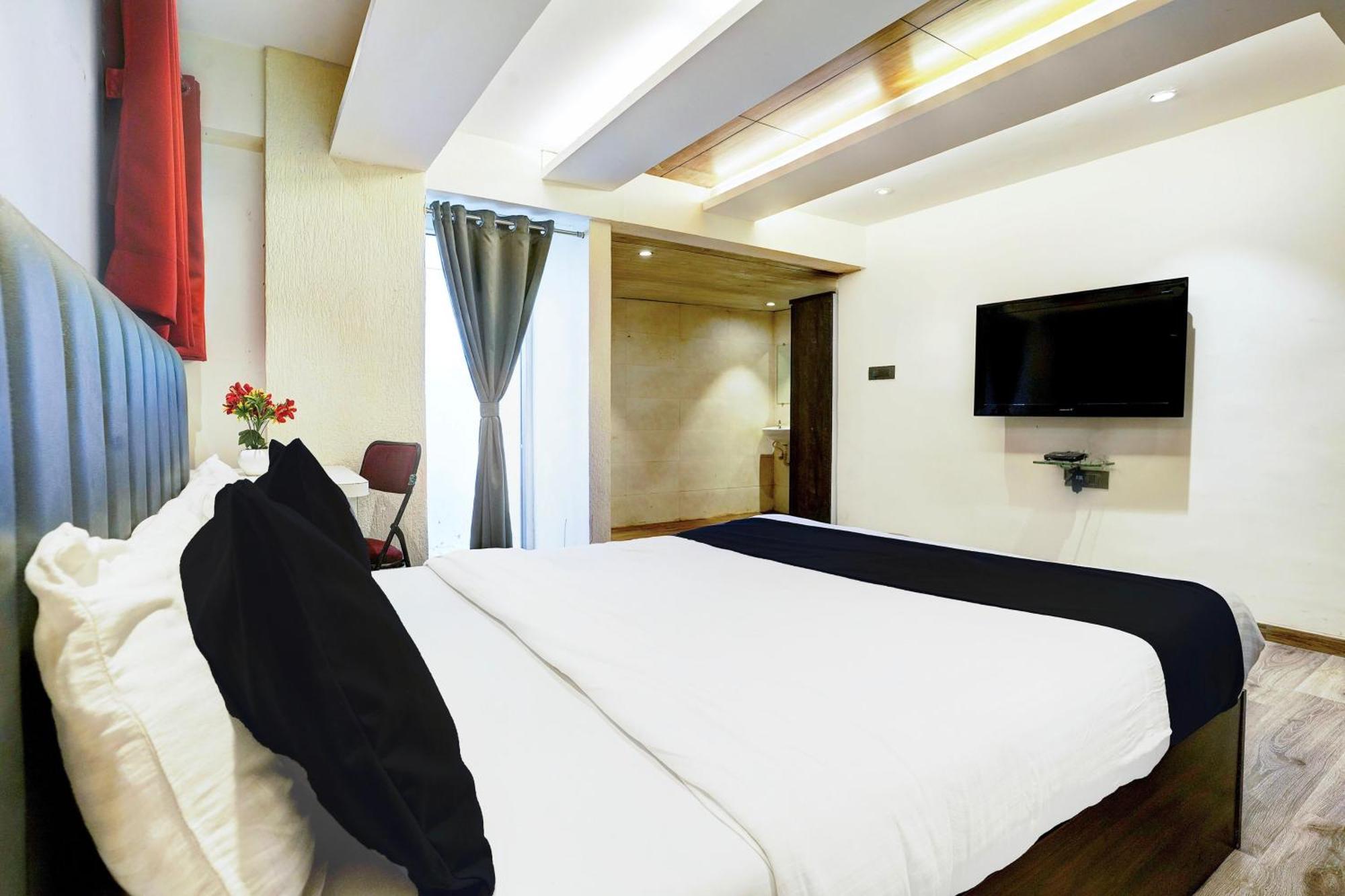 Super Hotel O Seawoods Near Palm Beach Road Formerly Sai Roop ナビムンバイ エクステリア 写真
