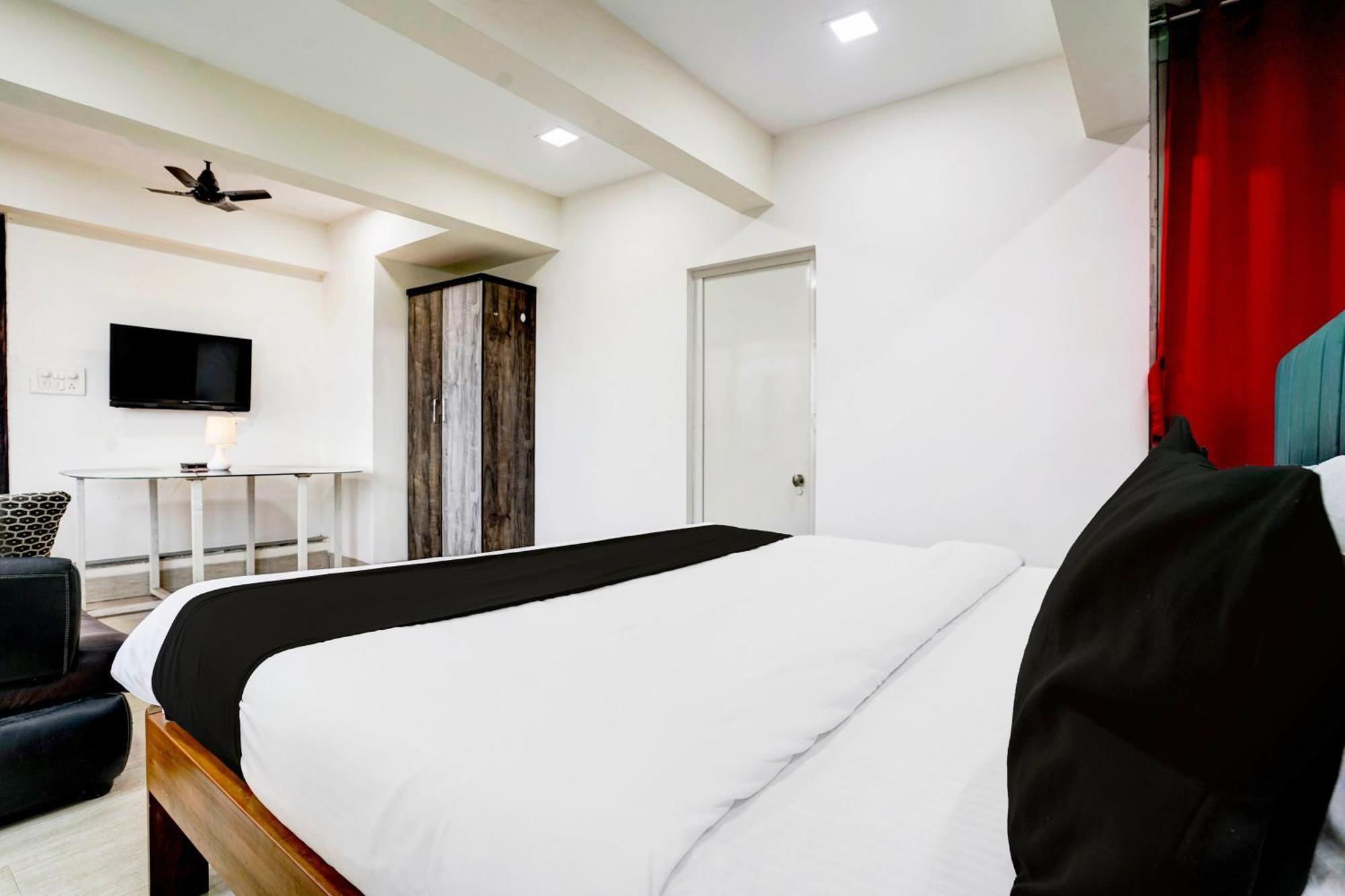 Super Hotel O Seawoods Near Palm Beach Road Formerly Sai Roop ナビムンバイ エクステリア 写真